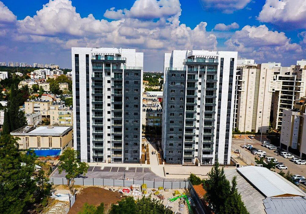 יהוד, יוניק לייף